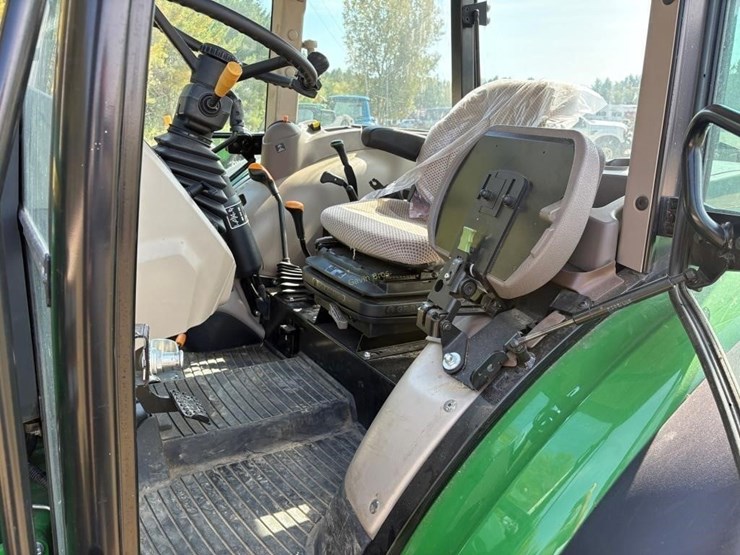 2018-john-deere-5075e-image-7