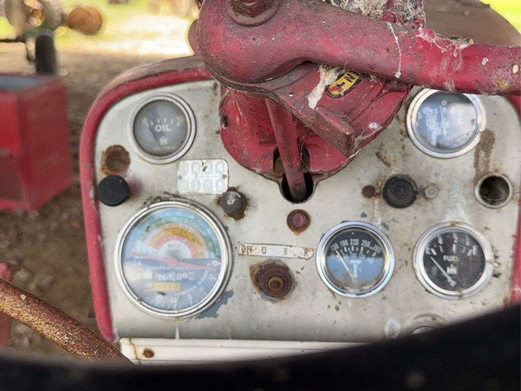 farmall-560-image-36