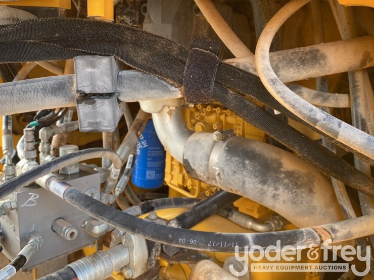 2018-deere-624k-image-22