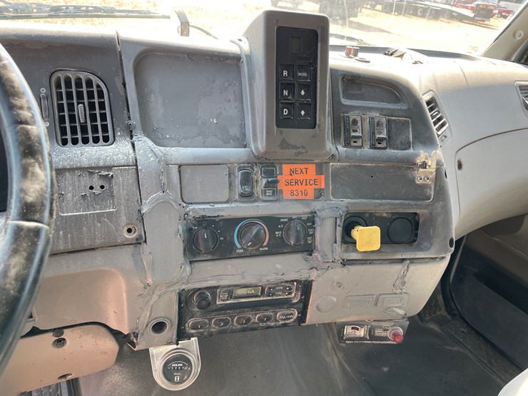 2005-sterling-lt9500-image-88