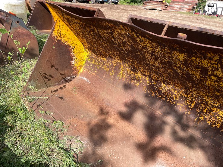 #1147-•-front-loader-bucket-attachment-image-11