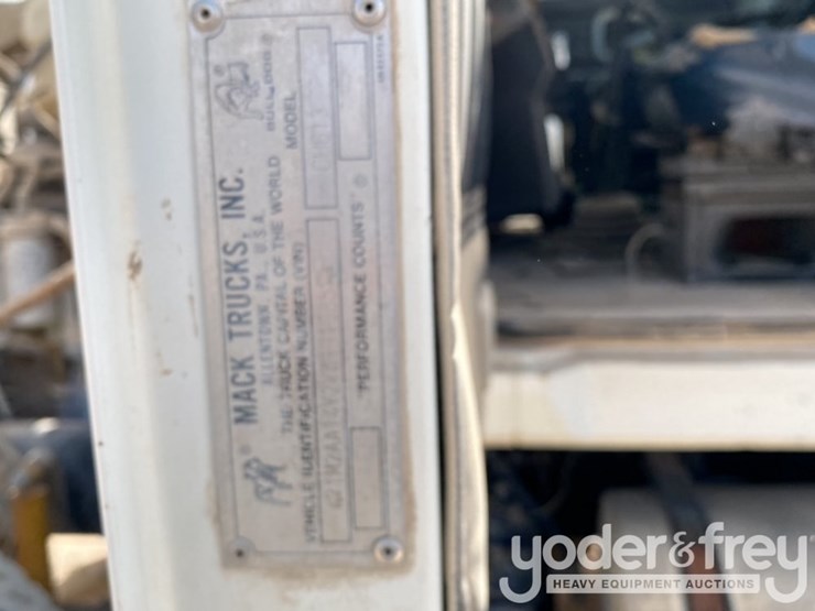 2000-mack-ch613-image-33