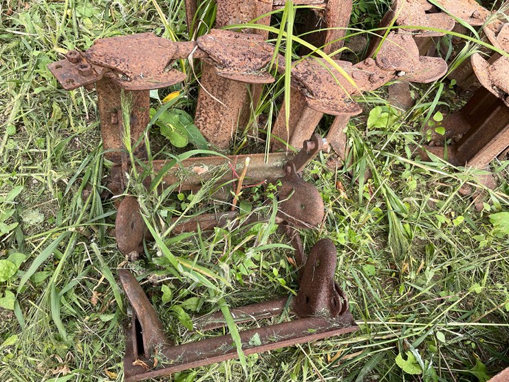 #1294-•-tracks-and-truck-rack-frame-image-12