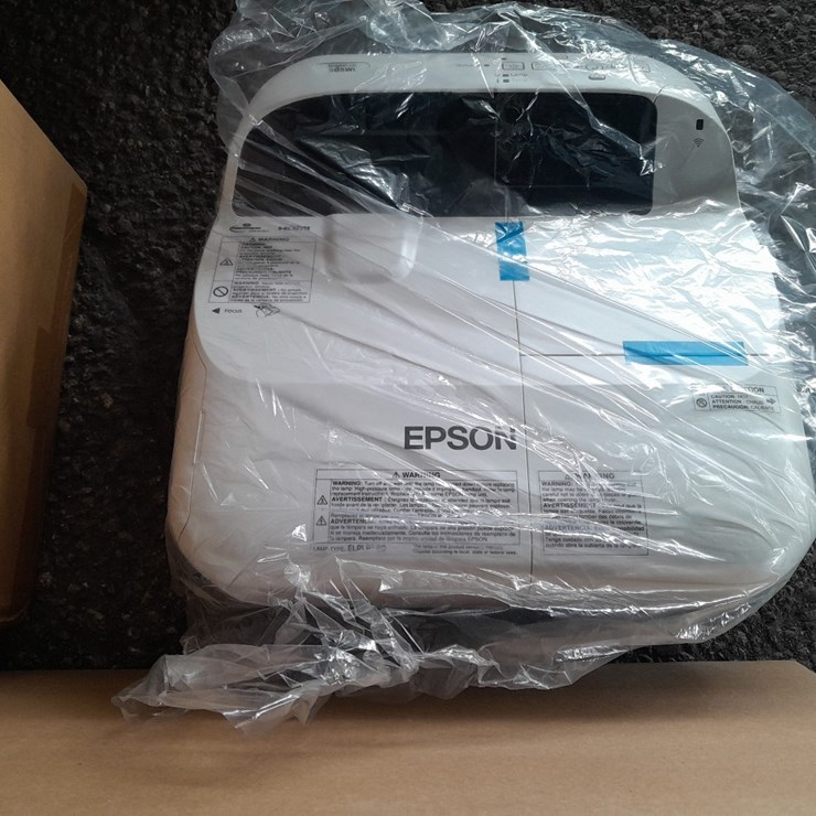 LOT#--ESPON BRIGHTLINK 585wi PROJECTOR