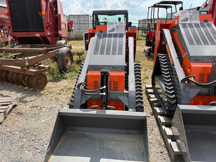 hrc700-mini-skid-steer-image-3