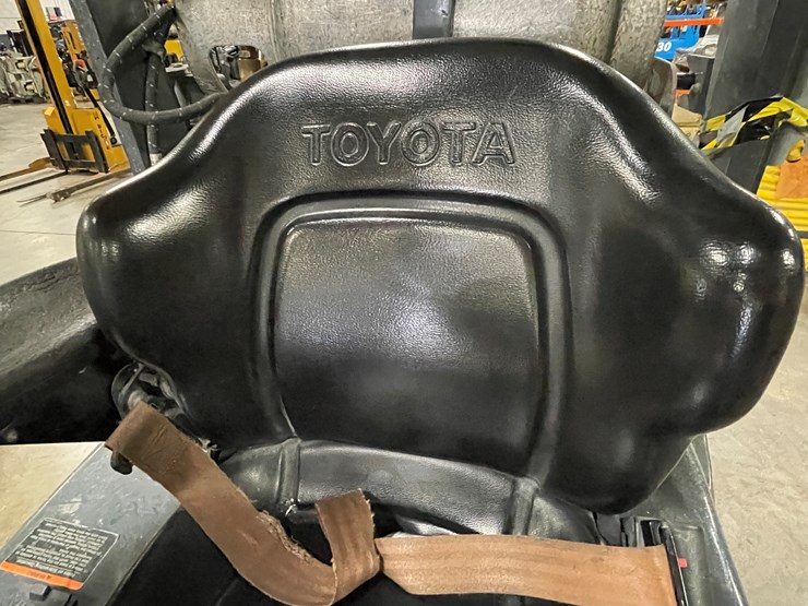 #8019-•-toyota-lp-powered-forklift-image-22