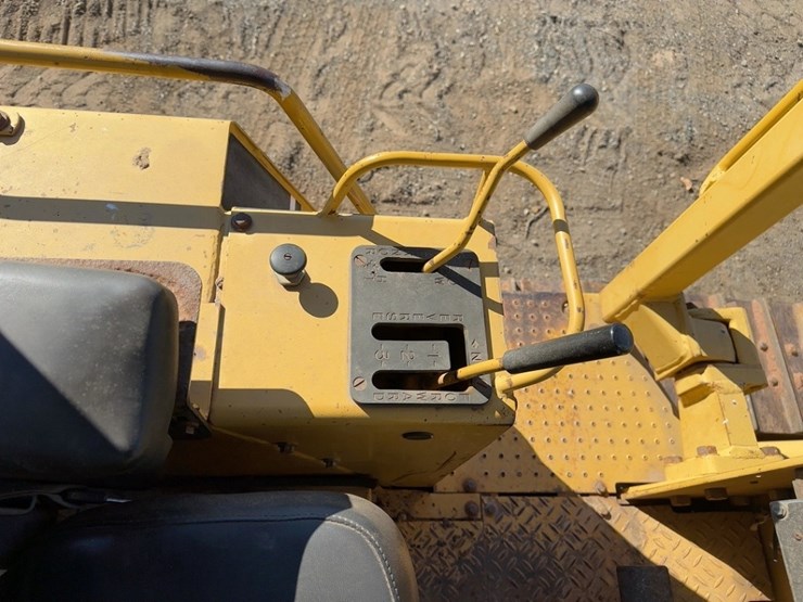 1996-caterpillar-d3c-xl-image-33