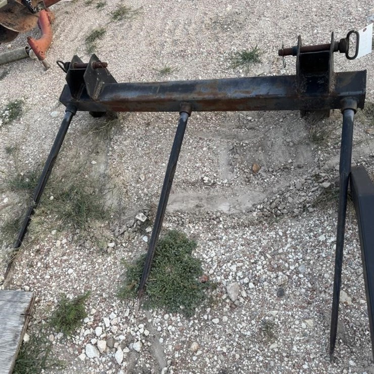 Triple bale spike, 54" wide.