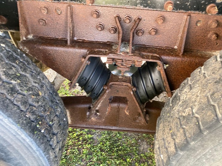 2002-ih-9200i-quad-axle-dump-truck-image-20