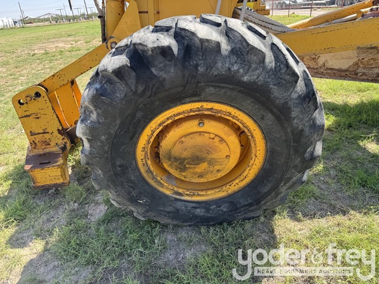 deere-672b-image-25
