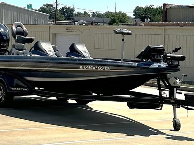 #209-•-2017-skeeter-fx21-boat-image-1