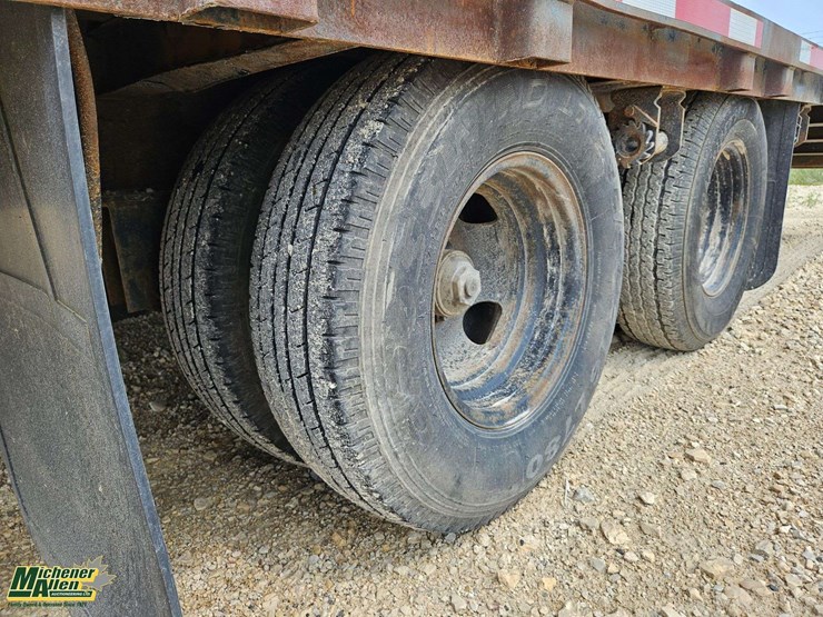 2000-saturn-t/a-25'-pintle-hitch-equipment-trailer-image-15