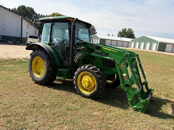2018-john-deere-5075e-image-3