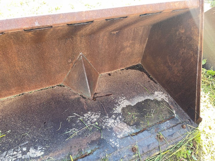 #1149-•-front-loader-bucket-attachment-image-11