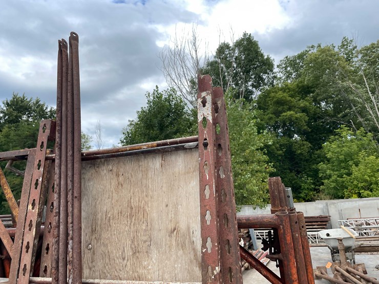 #1333-•-scaffolding-and-concrete-form-rack-image-5