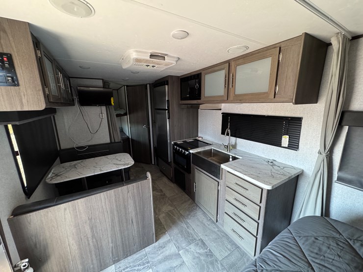 #3310-•-2021-kodiak-ultra-lite-227bh-camper-(no-title)-(waukesha,-wi)-image-23