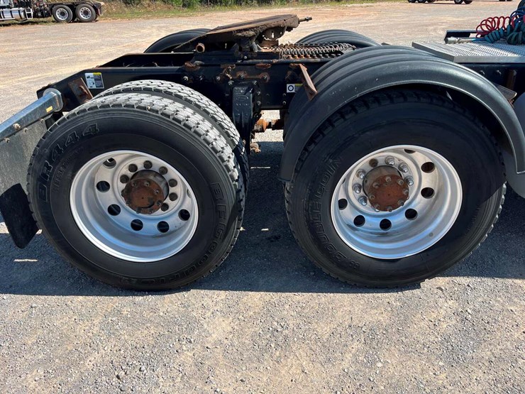 2012-peterbilt-388-image-16