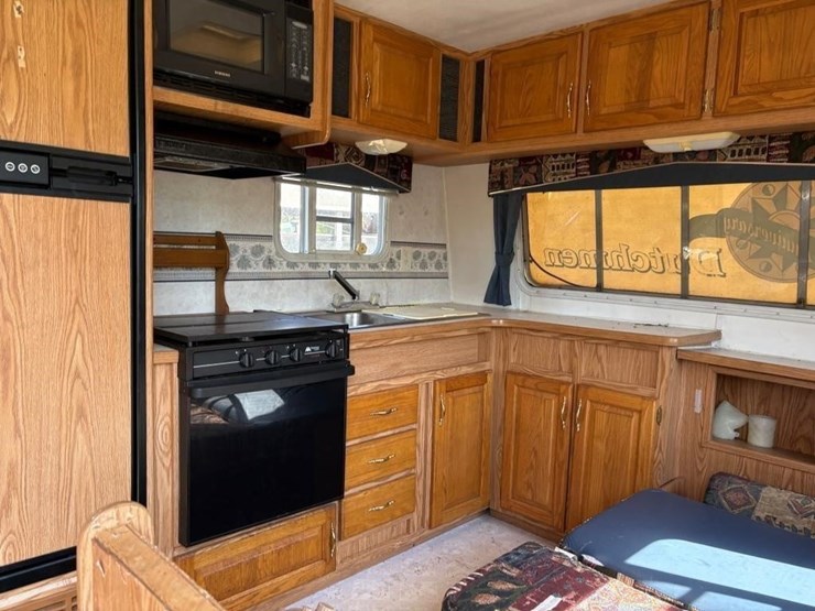1999-classic-dutchmen-300-camper-image-6