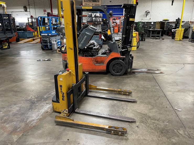 #8014-•-big-joe-electric-walk-behind-forklift-image-3