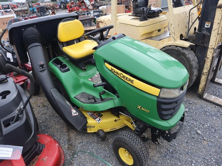 john-deere-x300-image-2