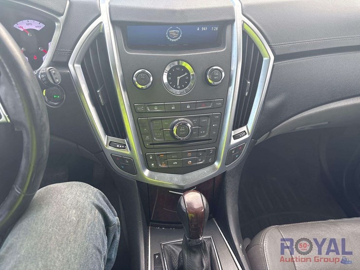 2012-cadillac-srx-image-15