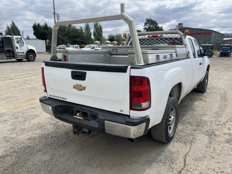 2011-gmc-sierra-2500-image-4