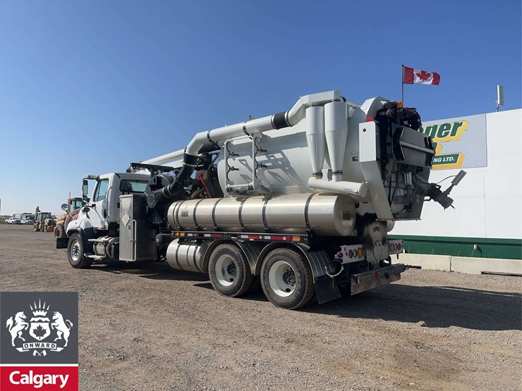 2018-freightliner-114sd-image-3