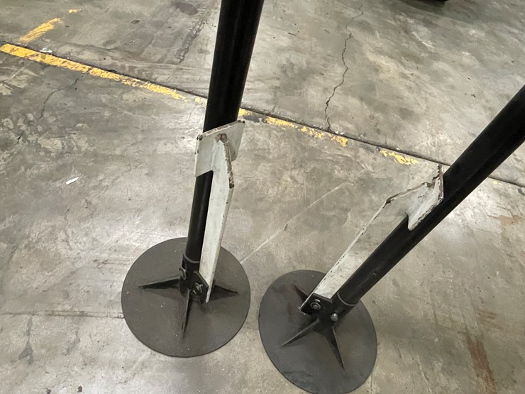 #8020-•-(2)-adjustable-height-screw-jacks-image-9