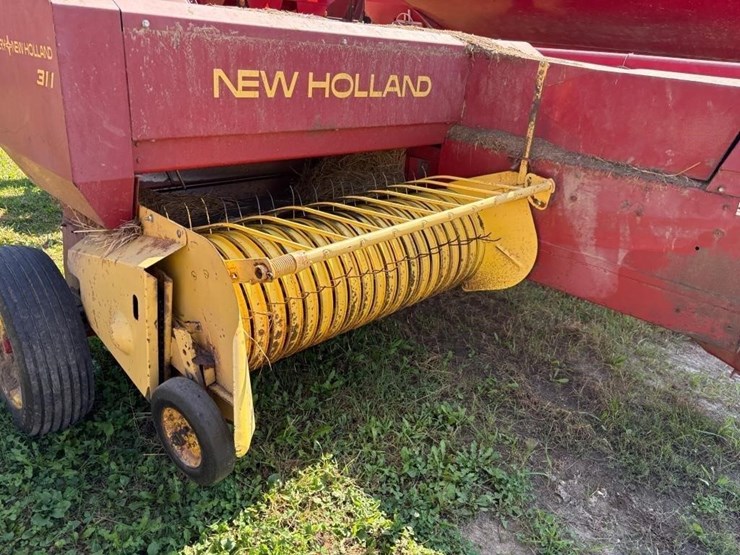new-holland-311-image-3