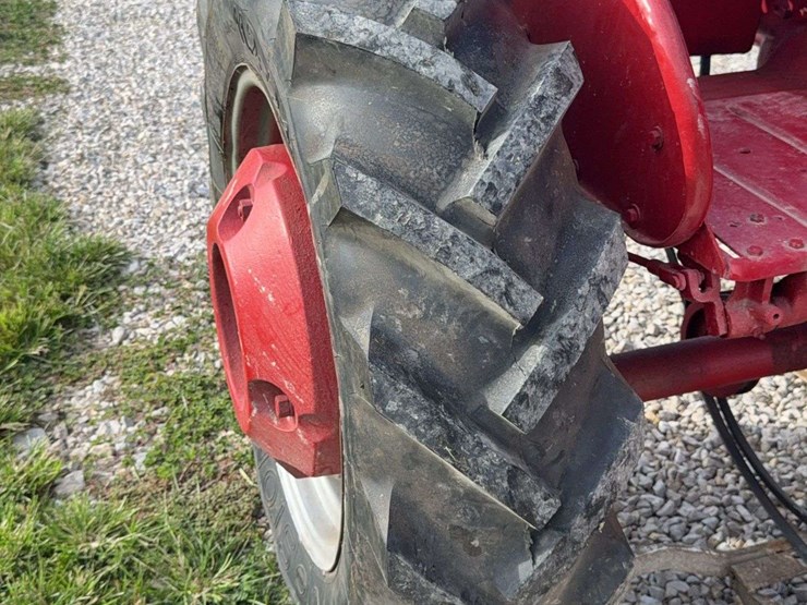 farmall-140-with-belly-mower-image-22