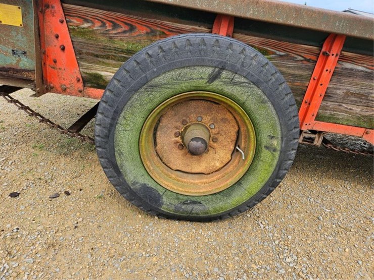 #149-•-new-idea-manure-spreader-image-16