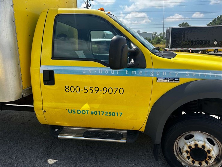 2005-ford-box-truck---blown-engine---will-need-towed---vin-#-1-fdxf46y05eb77980-image-3