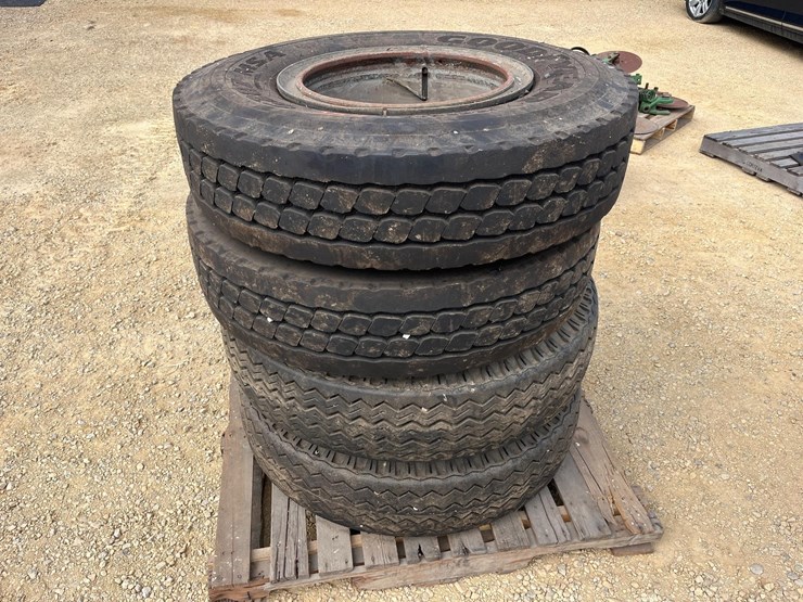 split-rim-truck-tires-like-new-image-1