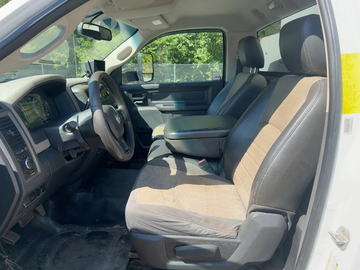 2012-dodge-ram-5500-image-27