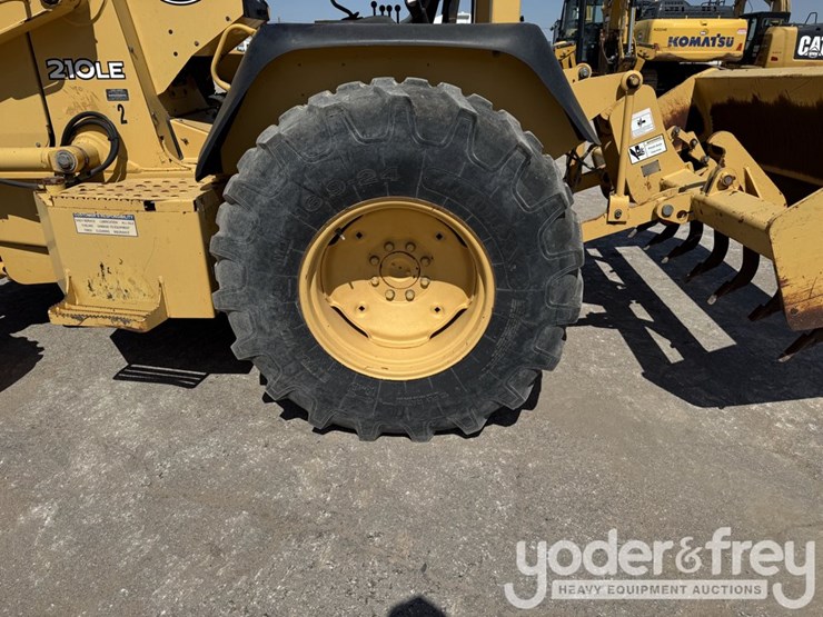 johndeere-210le-image-11