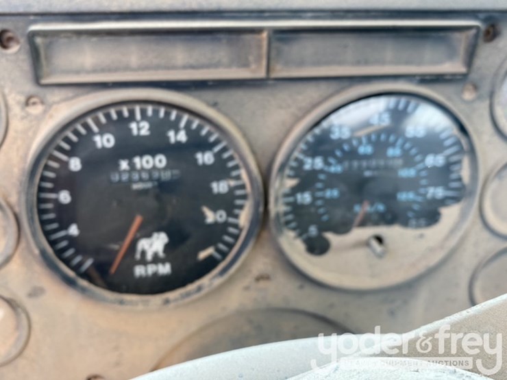 2000-mack-ch613-image-31