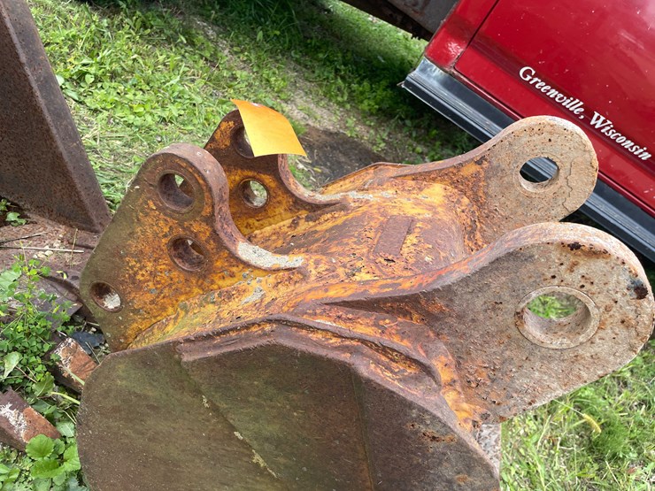 #1138-•-4-tooth-backhoe-bucket-image-13
