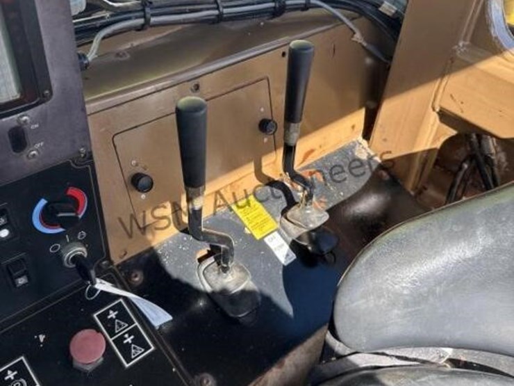 2007-caterpillar-613c-image-45