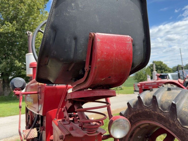 farmall-400-image-37
