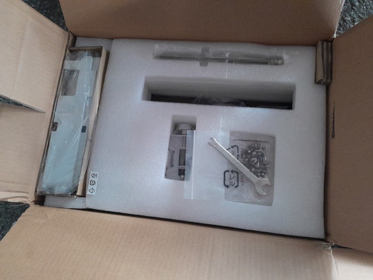 lot#--espon-brightlink-585wi-projector-image-2