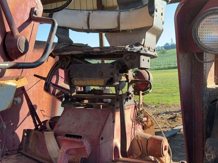 farmall-806-image-35