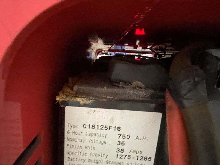 #7153-•-raymond-electric-forklift-image-28