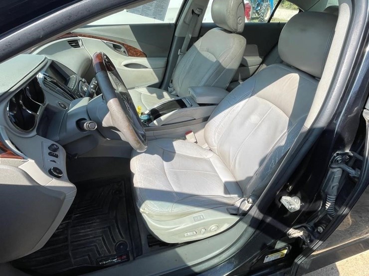 2011-buick-lacrosse-cxl-car-image-11