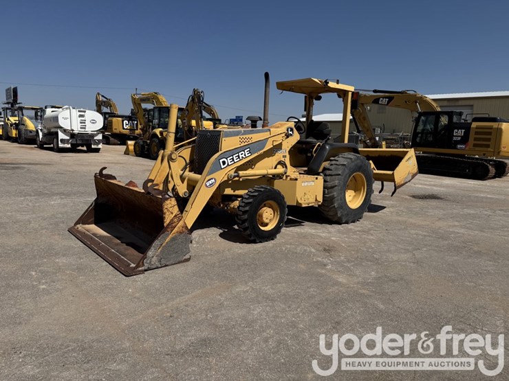 johndeere-210le-image-2