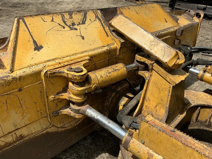 2002-deere-700h-image-23