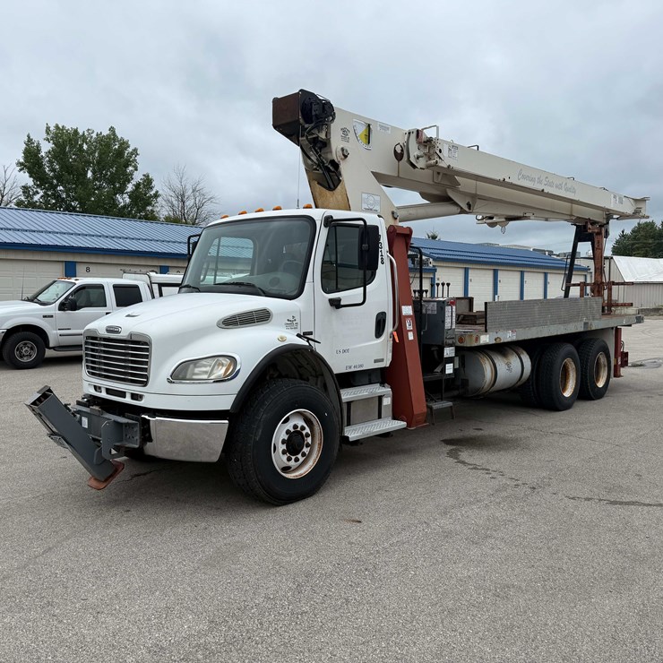 #2500 • 2005 Freightliner Boom Truck (Has WI Title) (Seymour, WI)