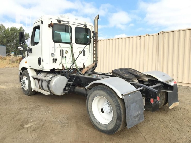 2012-freightliner-cascadia-113-image-4