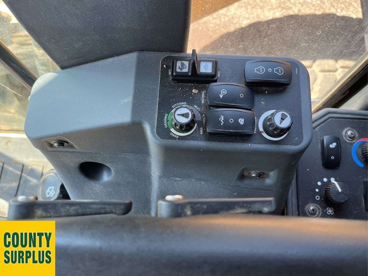 2019-deere-872gp-image-9