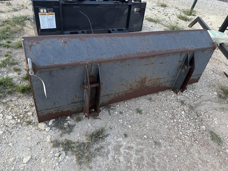72"-tractor-bucket-image-3