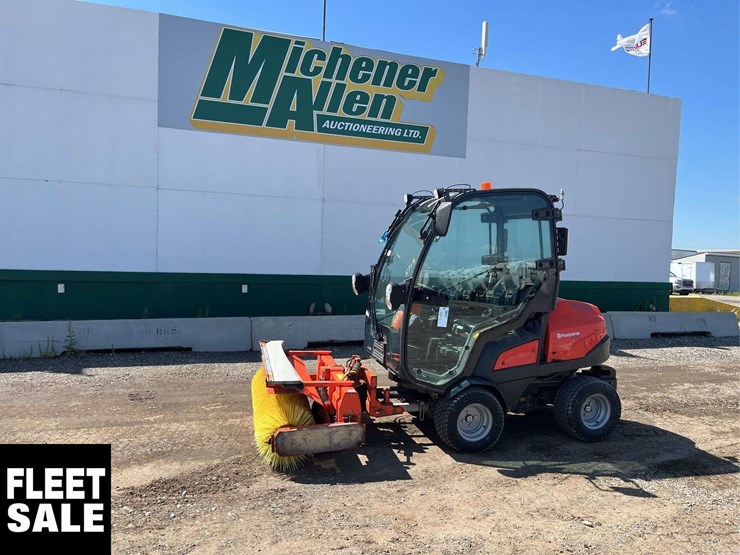 2020-husqvarna-p525d-sweeper-image-2
